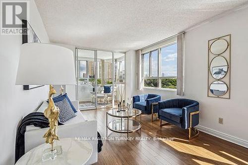 1015 - 4 Park Vista, Toronto (O'Connor-Parkview), ON - Indoor Photo Showing Living Room