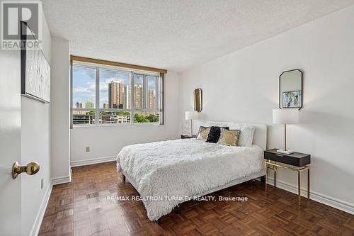 1015 - 4 Park Vista, Toronto (O'Connor-Parkview), ON - Indoor Photo Showing Bedroom