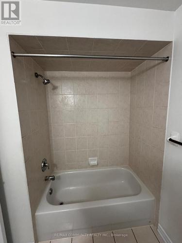 27 - 19 Niagara Drive, Oshawa, ON - Indoor Photo Showing Bathroom