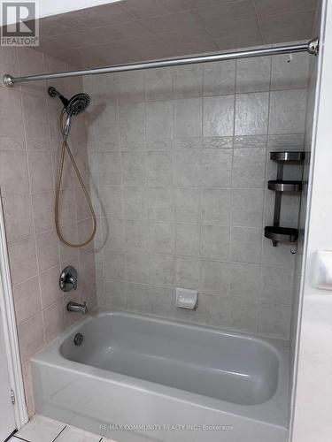 27 - 19 Niagara Drive, Oshawa, ON - Indoor Photo Showing Bathroom