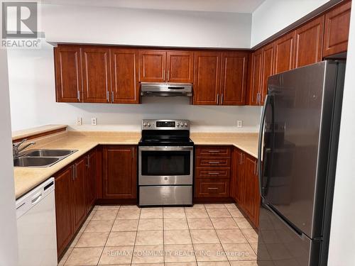 27 - 19 Niagara Drive, Oshawa, ON - Indoor Photo Showing Kitchen With Stainless Steel Kitchen With Double Sink