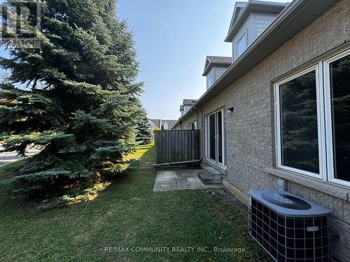 27 - 19 Niagara Drive, Oshawa, ON - Outdoor