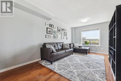 34 Hammond Street, Clarington (Bowmanville), ON - Indoor Photo Showing Living Room