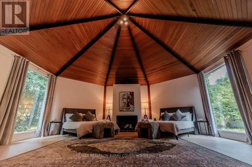 2 Valleyanna Drive, Toronto (Bridle Path-Sunnybrook-York Mills), ON - Indoor Photo Showing Bedroom