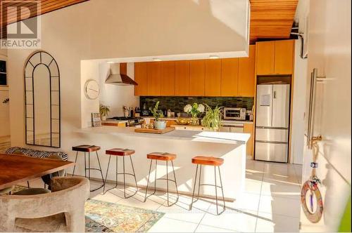 2 Valleyanna Drive, Toronto (Bridle Path-Sunnybrook-York Mills), ON - Indoor Photo Showing Kitchen