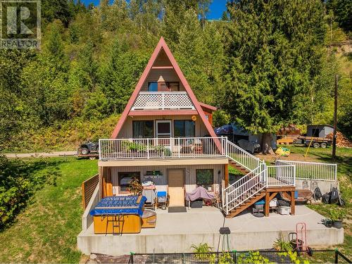 1457 Pass Creek Road, Pass Creek, BC - Outdoor