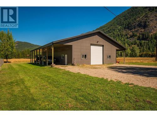 1457 Pass Creek Road, Pass Creek, BC - Outdoor