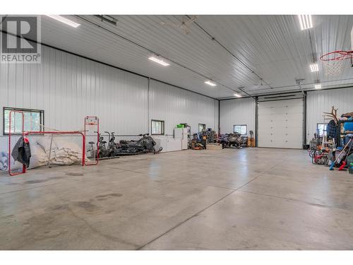 1457 Pass Creek Road, Pass Creek, BC - Indoor Photo Showing Garage