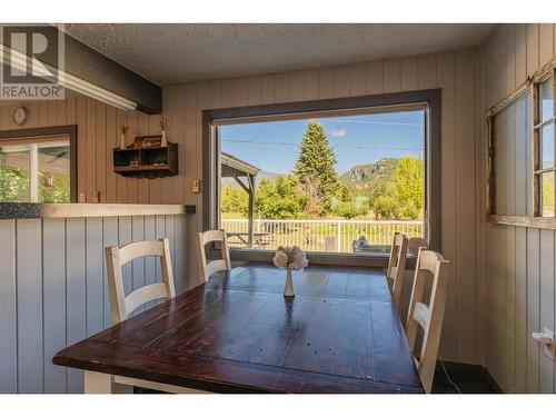 1457 Pass Creek Road, Pass Creek, BC - Indoor Photo Showing Dining Room