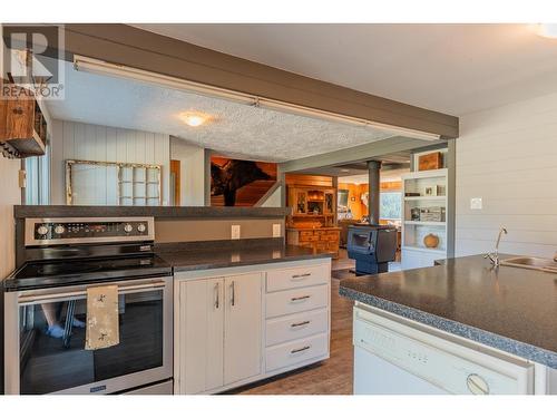 1457 Pass Creek Road, Pass Creek, BC - Indoor Photo Showing Kitchen