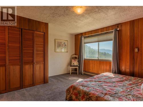 1457 Pass Creek Road, Pass Creek, BC - Indoor Photo Showing Bedroom