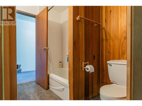 1457 Pass Creek Road, Pass Creek, BC - Indoor Photo Showing Bathroom