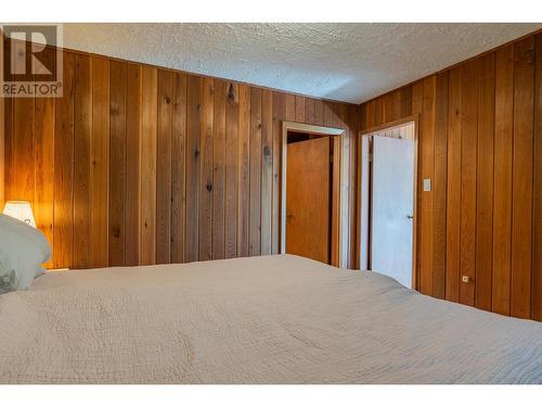 1457 Pass Creek Road, Pass Creek, BC - Indoor Photo Showing Bedroom