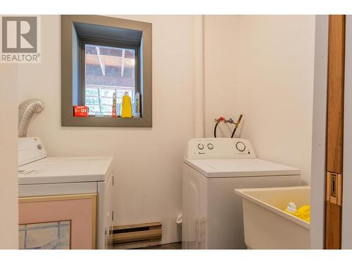 1457 Pass Creek Road, Pass Creek, BC - Indoor Photo Showing Laundry Room