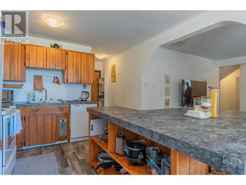 1457 Pass Creek Road, Pass Creek, BC - Indoor Photo Showing Kitchen