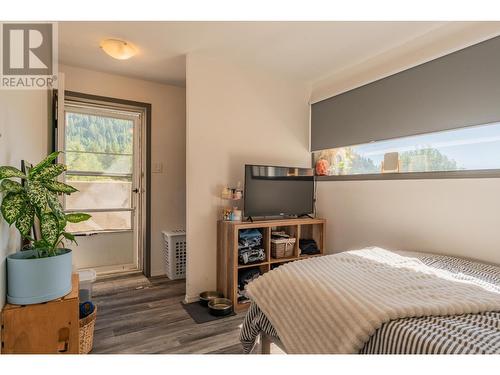 1457 Pass Creek Road, Pass Creek, BC - Indoor Photo Showing Bedroom