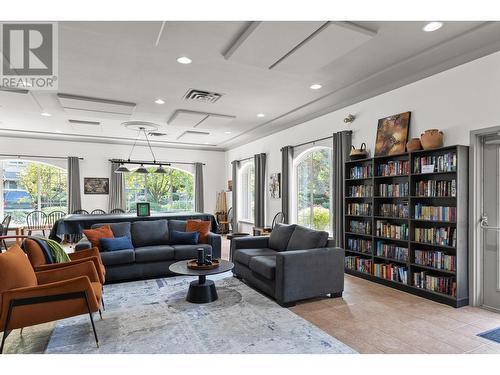 1962 Enterprise Way Unit# 411, Kelowna, BC - Indoor Photo Showing Living Room