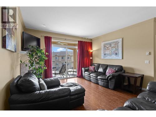 1962 Enterprise Way Unit# 411, Kelowna, BC - Indoor Photo Showing Living Room