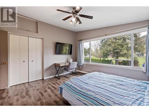 990 Fairway Crescent, Kelowna, BC - Indoor Photo Showing Bedroom