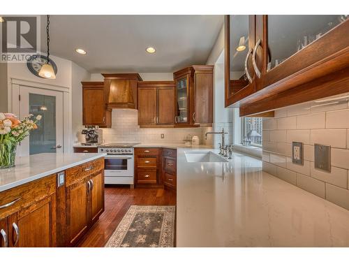 5254 Cobble Crescent, Kelowna, BC - Indoor Photo Showing Kitchen