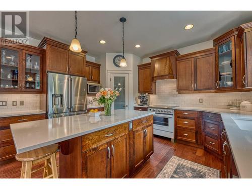 5254 Cobble Crescent, Kelowna, BC - Indoor Photo Showing Kitchen With Upgraded Kitchen