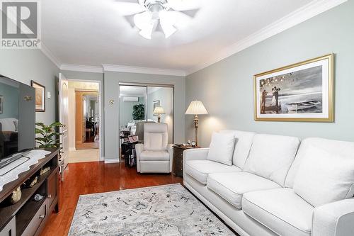 89 Pine St # 1102, Sault Ste Marie, ON - Indoor Photo Showing Living Room