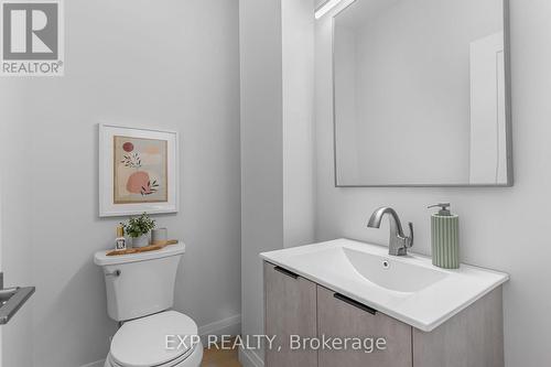 20 Greenaway Avenue, Hamilton (Gibson), ON - Indoor Photo Showing Bathroom