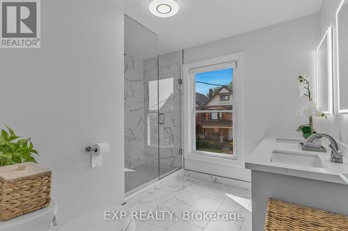 20 Greenaway Avenue, Hamilton (Gibson), ON - Indoor Photo Showing Bathroom