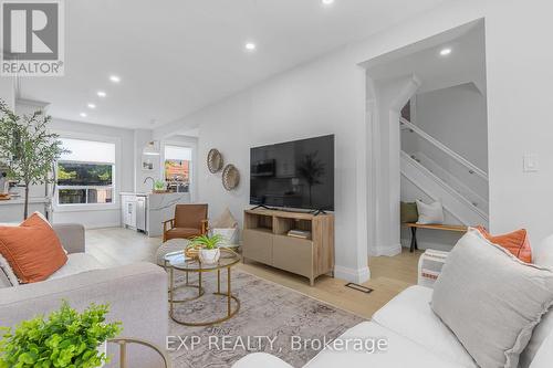 20 Greenaway Avenue, Hamilton, ON - Indoor Photo Showing Living Room