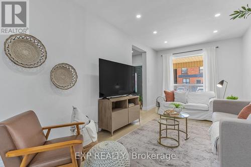 20 Greenaway Avenue, Hamilton (Gibson), ON - Indoor Photo Showing Living Room