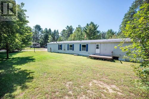 20 Hunters Run Lane, Laurentian Hills, ON - Outdoor