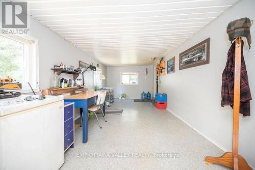 20 Hunters Run Lane, Laurentian Hills, ON - Indoor Photo Showing Other Room