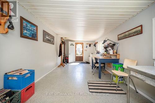 20 Hunters Run Lane, Laurentian Hills, ON - Indoor Photo Showing Other Room