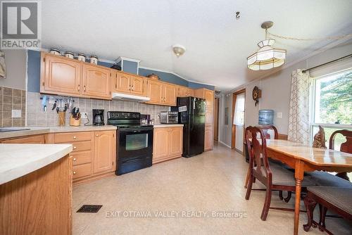 20 Hunters Run Lane, Laurentian Hills, ON - Indoor Photo Showing Kitchen