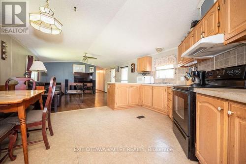 20 Hunters Run Lane, Laurentian Hills, ON - Indoor