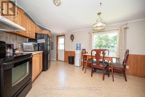 20 Hunters Run Lane, Laurentian Hills, ON - Indoor