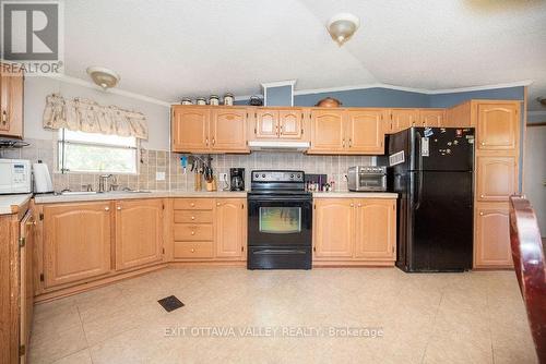 20 Hunters Run Lane, Laurentian Hills, ON - Indoor Photo Showing Kitchen