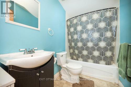 20 Hunters Run Lane, Laurentian Hills, ON - Indoor Photo Showing Bathroom