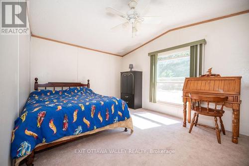 20 Hunters Run Lane, Laurentian Hills, ON - Indoor Photo Showing Bedroom