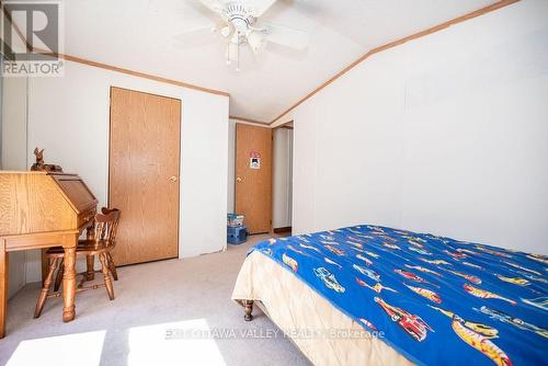 20 Hunters Run Lane, Laurentian Hills, ON - Indoor Photo Showing Bedroom