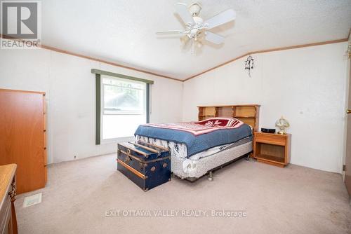 20 Hunters Run Lane, Laurentian Hills, ON - Indoor Photo Showing Bedroom