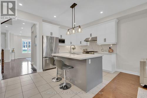 3079 Neyagawa Boulevard, Oakville, ON - Indoor Photo Showing Kitchen With Stainless Steel Kitchen With Upgraded Kitchen