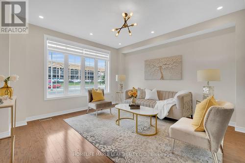 3079 Neyagawa Boulevard, Oakville, ON - Indoor Photo Showing Living Room