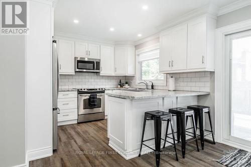 279 Anne Street N, Barrie, ON - Indoor Photo Showing Kitchen With Upgraded Kitchen