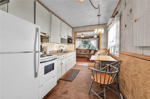 296 Julian Avenue, Hamilton, ON - Indoor Photo Showing Kitchen