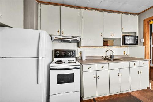 296 Julian Avenue, Hamilton, ON - Indoor Photo Showing Kitchen