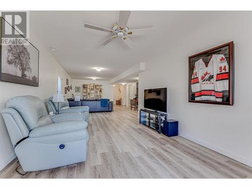 6909 Manning Place Unit# 2, Vernon, BC - Indoor Photo Showing Living Room