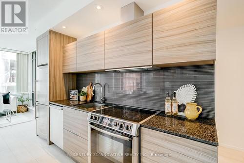 303 - 8 Charlotte Street, Toronto, ON - Indoor Photo Showing Kitchen With Upgraded Kitchen