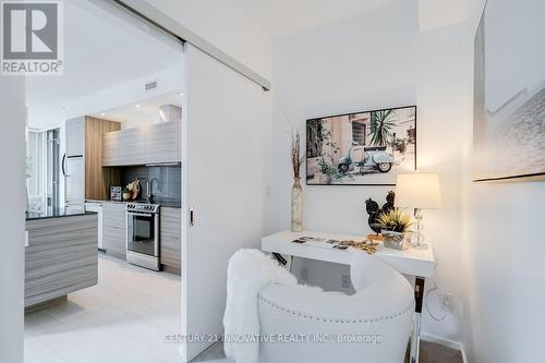 303 - 8 Charlotte Street, Toronto, ON - Indoor Photo Showing Kitchen