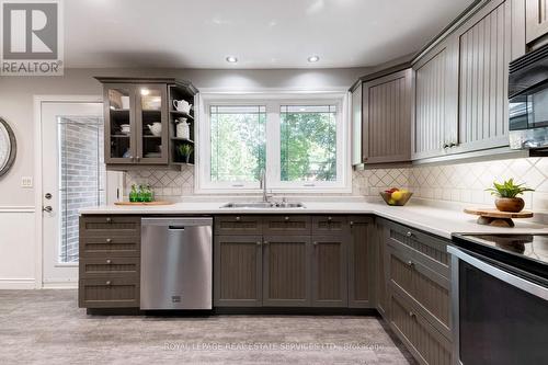 5240 Meadowhill Road, Burlington (Appleby), ON - Indoor Photo Showing Kitchen With Upgraded Kitchen